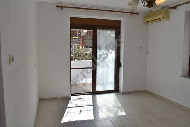 Ambient zyre me qira ne zonen e 21 Dhjetorit ne Tirane